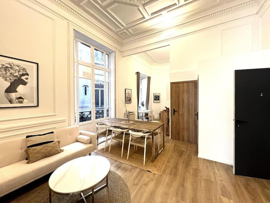 Casa Cezane - Place De La Comedie,